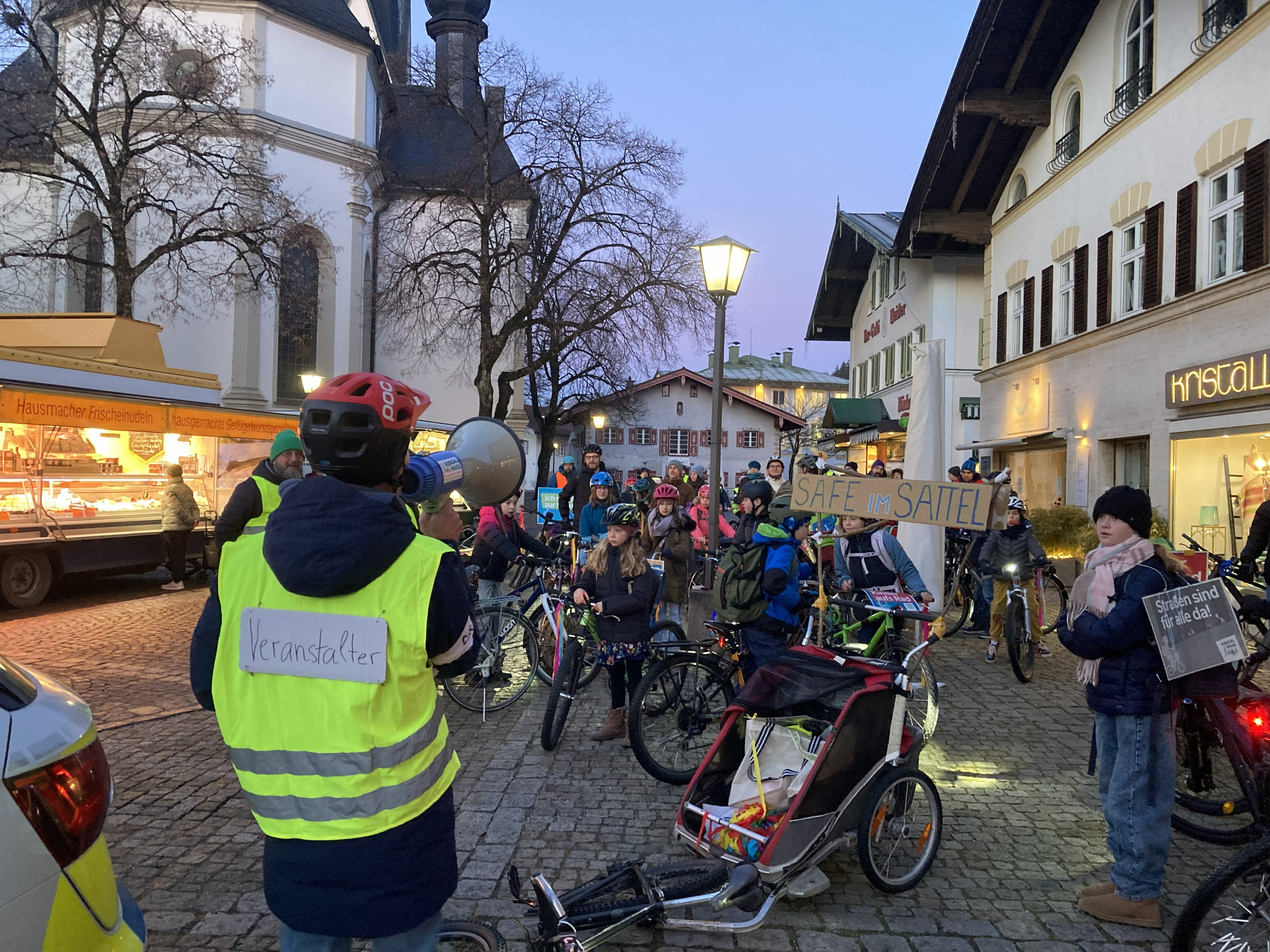 Fahrrad-Korso zur Waldorfschule